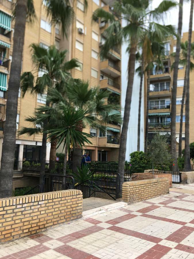 Stunning Spacious City Apartment With Free Parking Málaga Buitenkant foto