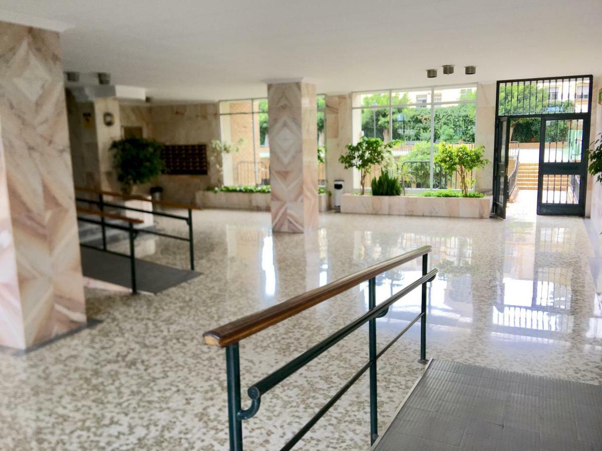 Stunning Spacious City Apartment With Free Parking Málaga Buitenkant foto