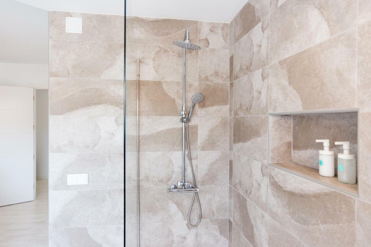 Stunning Spacious City Apartment With Free Parking Málaga Buitenkant foto