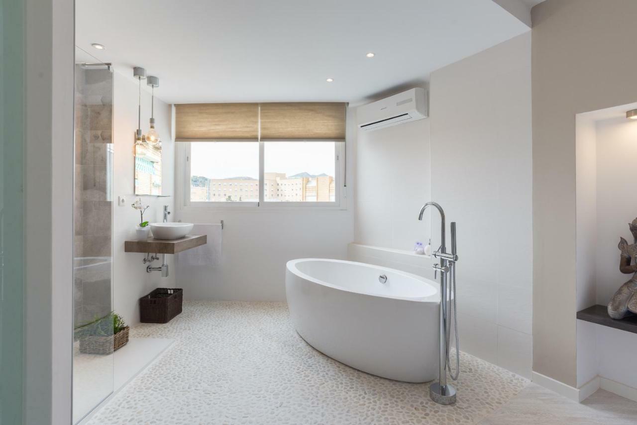 Stunning Spacious City Apartment With Free Parking Málaga Buitenkant foto