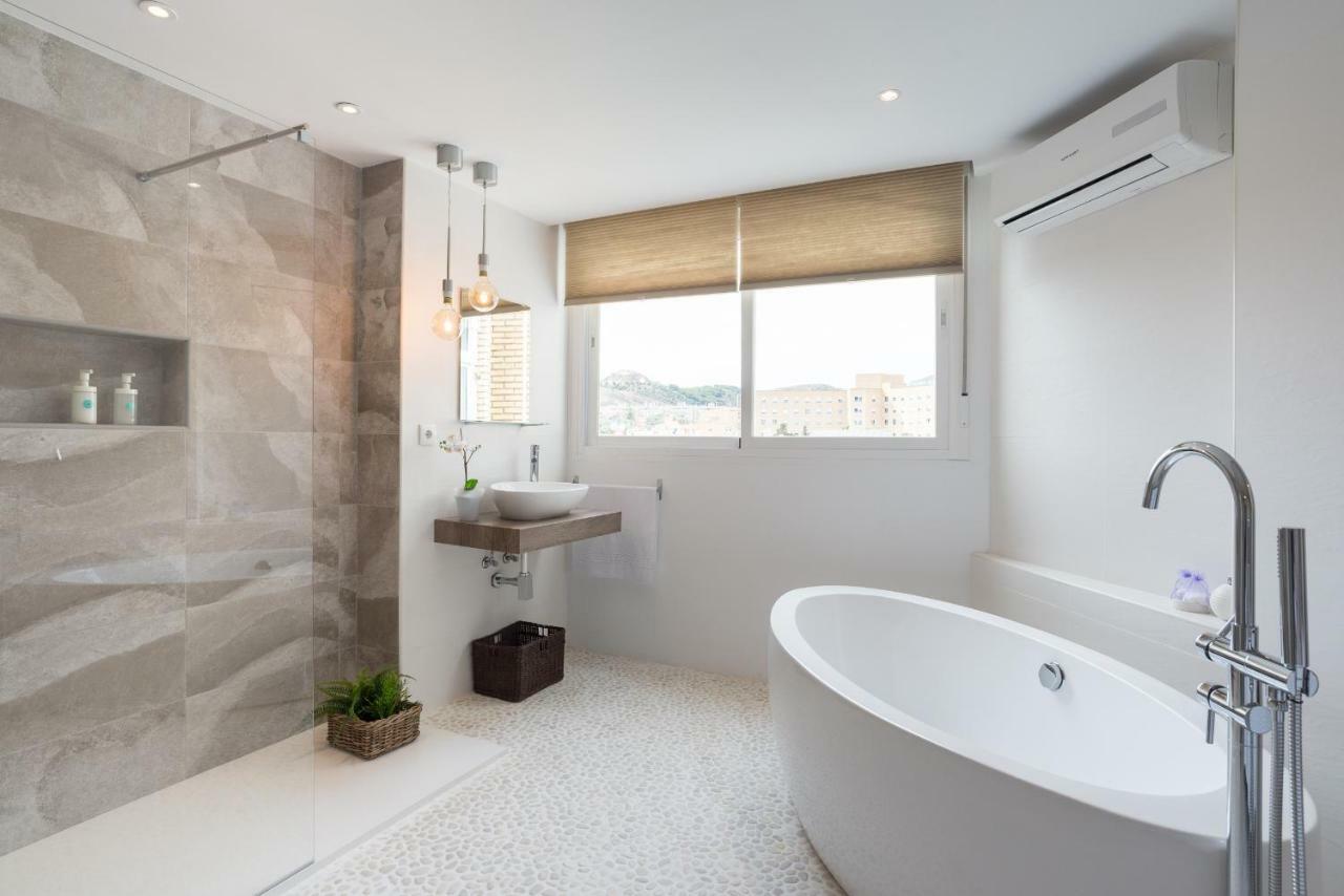 Stunning Spacious City Apartment With Free Parking Málaga Buitenkant foto